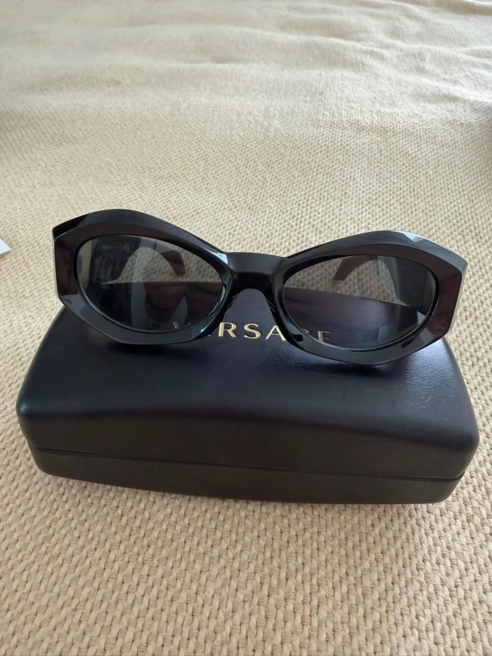 Versace MOD 4466-U Black Gold Medusa Head Frame Sunglasses 54-19 140 With Box